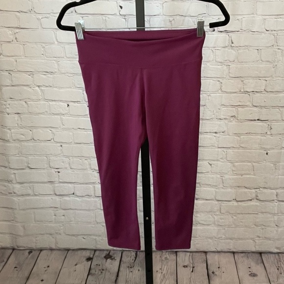 Fabletics Pants - Fabletics Purple Crop Leggings Size Small